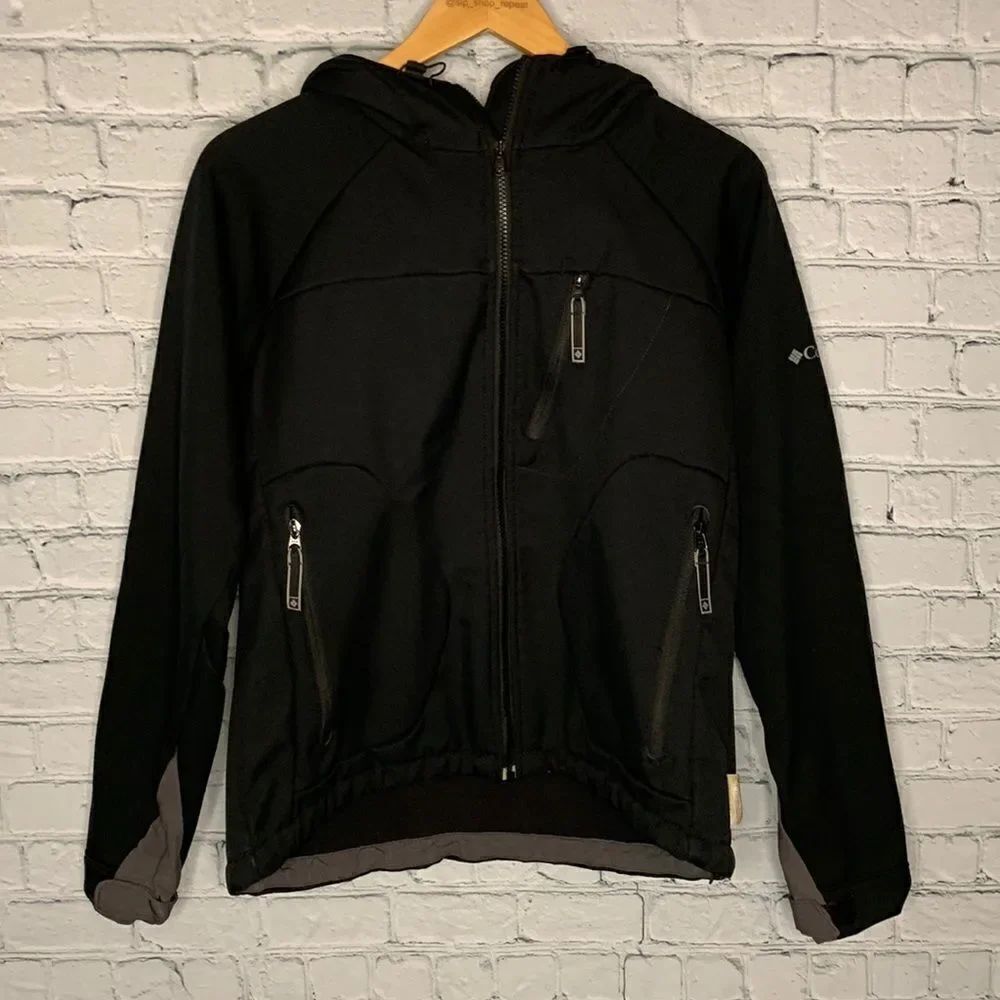 Columbia shell snowboarding jacket. Large